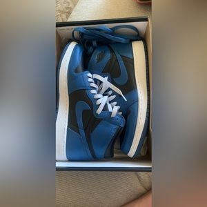 Marina blue Jordan’s 7Y